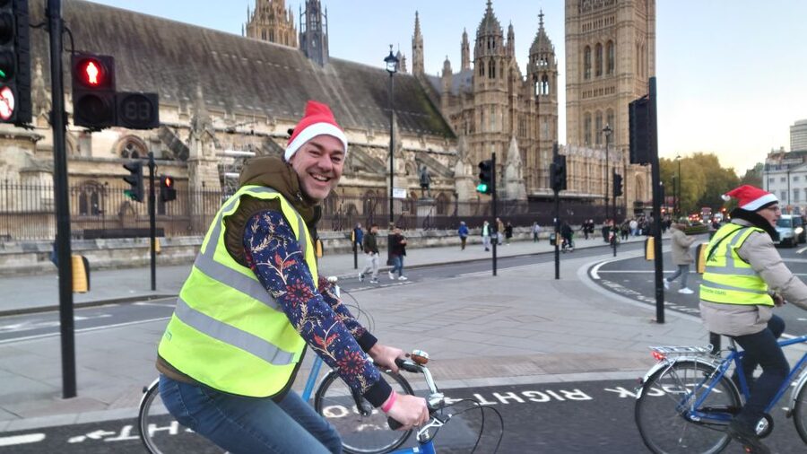 London Christmas Lights Bike Tour - Southbank Christmas Markets: a warm stop in a cold season