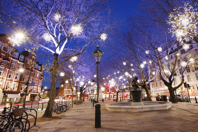 London Christmas Lights Bike Tour - Harrods, Sloane Square, and the luxury light show feeling
