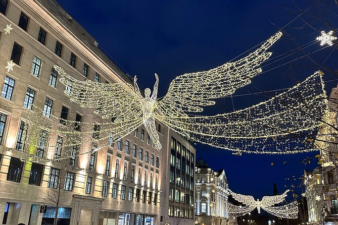 London Christmas Lights Guided Tour With Christmas Music - Why the guide matters more than you think