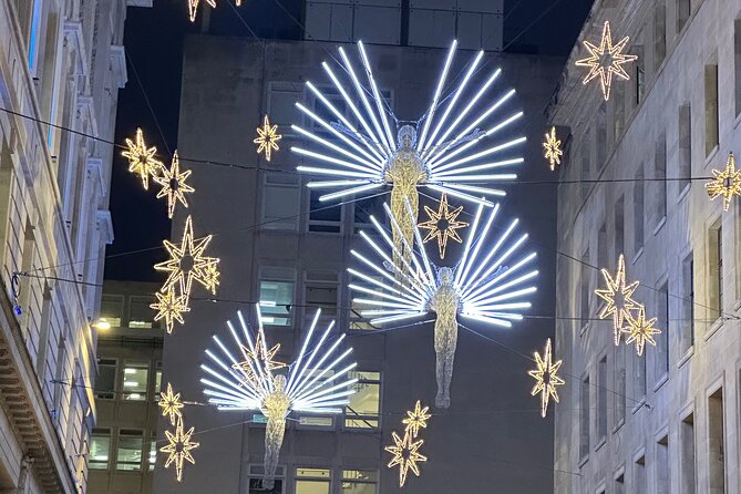 London Christmas Lights Guided Tour With Christmas Music - Watch outs: late arrivals, start-point changes, and how to avoid stress