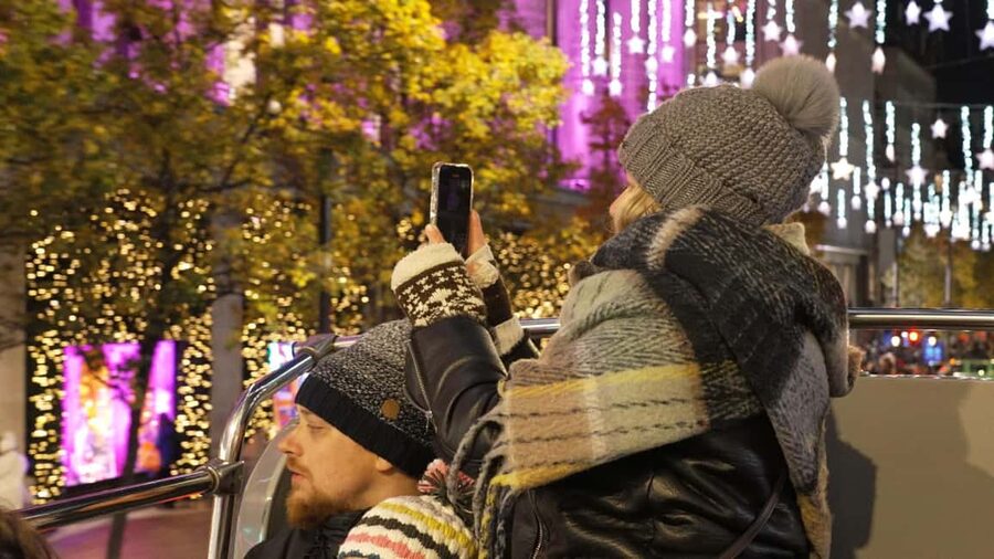 London: Christmas Lights Nighttime Bus Tour with Live Guide - The 1.5-Hour Nighttime Route: What You’ll See From the Bus