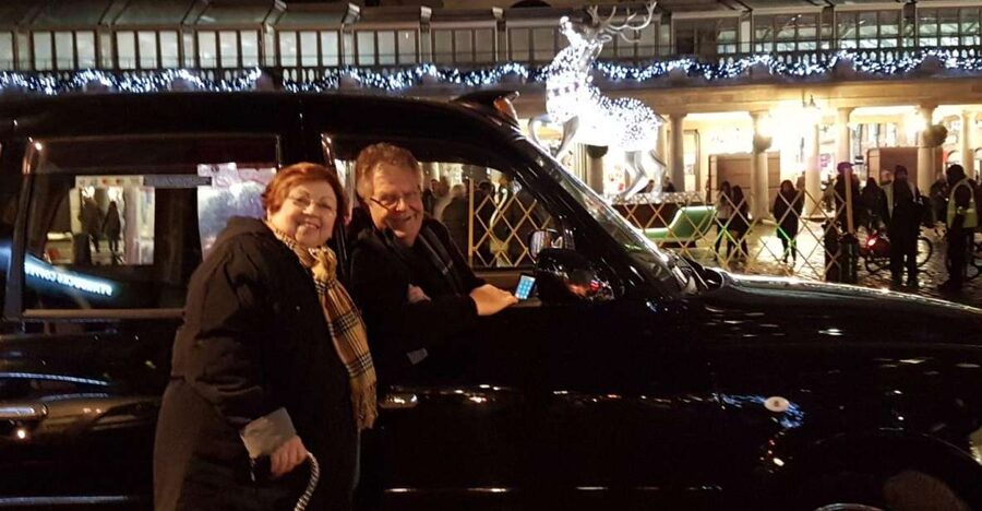 London: Christmas Lights Tour in a Black Cab - Christmas photo stops, where the real value shows up
