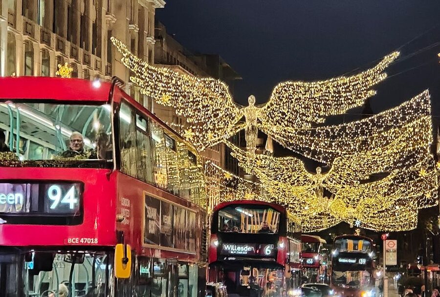 London Christmas Sparkle Walking Tour Small Group - Why This London Christmas Lights Walk Works in Real Life