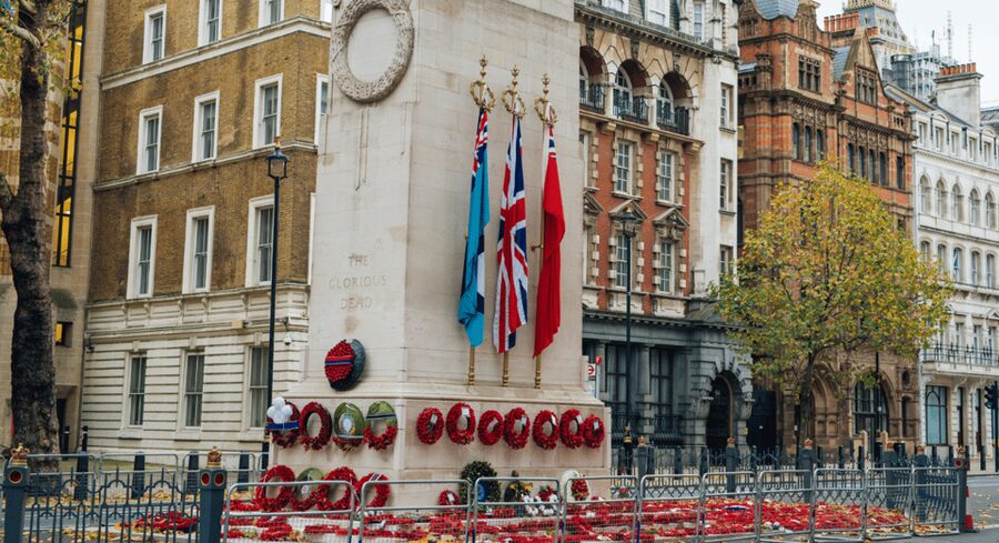 London: Churchill and World War 2 Walking Tour in London - Starting at Embankment Station, with a yellow-umbrella guide
