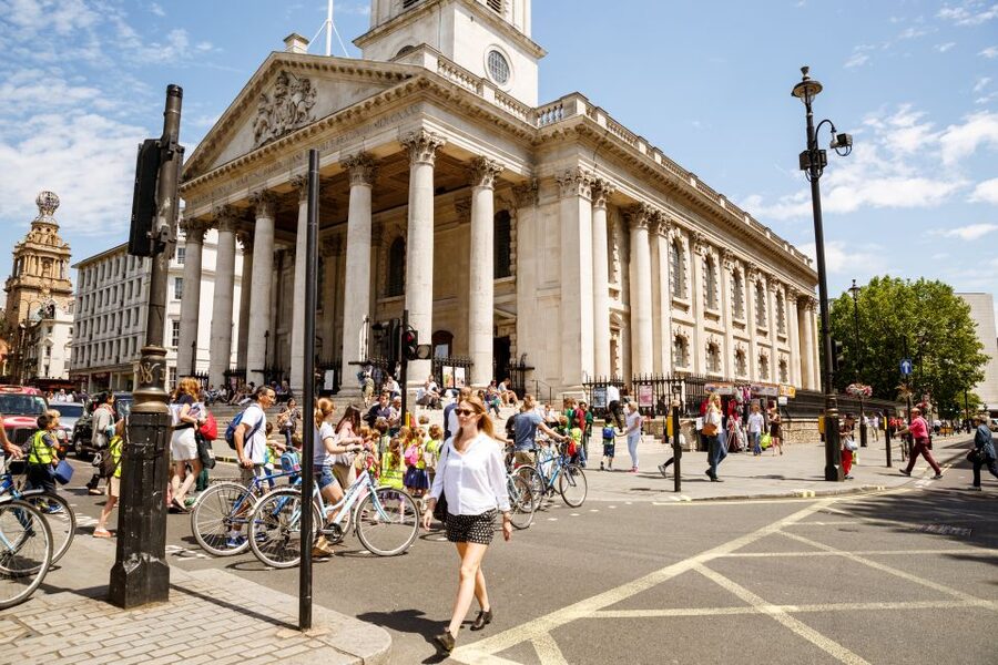 London: Classic Gold 3.5-Hour Bike Tour - Guides, safety, and why the group experience matters