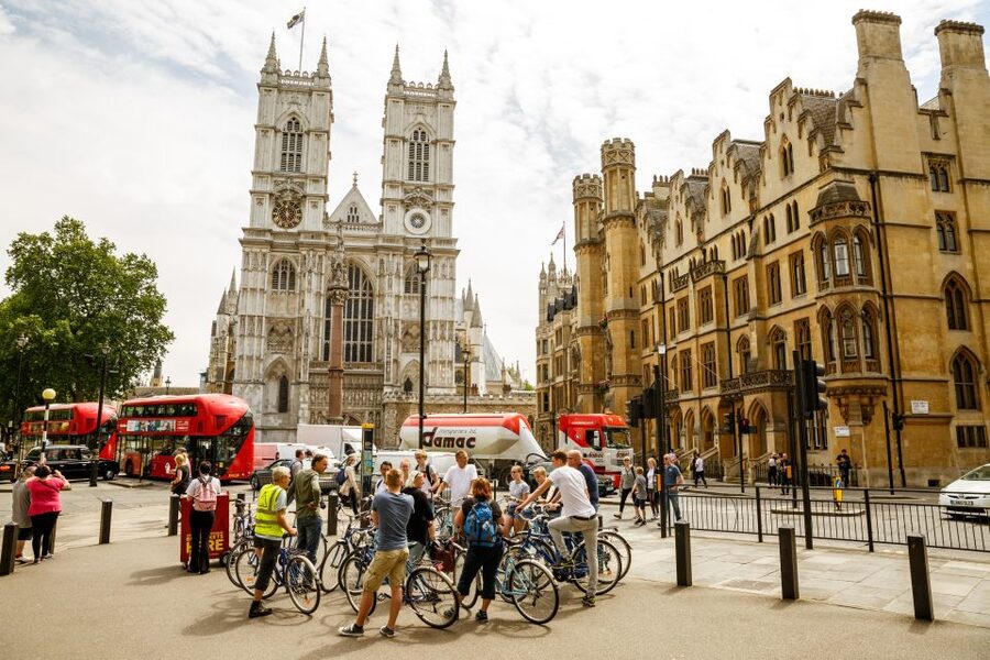 London: Classic Gold 3.5-Hour Bike Tour - Buckingham Palace changing of the guard, when it’s on