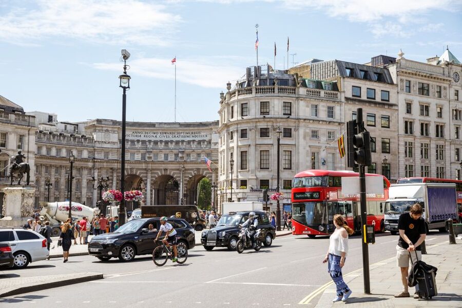 London: Classic Gold 3.5-Hour Bike Tour - Getting started at 74 Kennington Road, and what the ride feels like