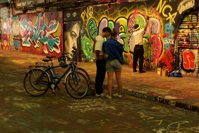 London Classic Landmarks Bike Tour with Local Guide - Why a 3.5-Hour Bike Loop Beats Walking for London