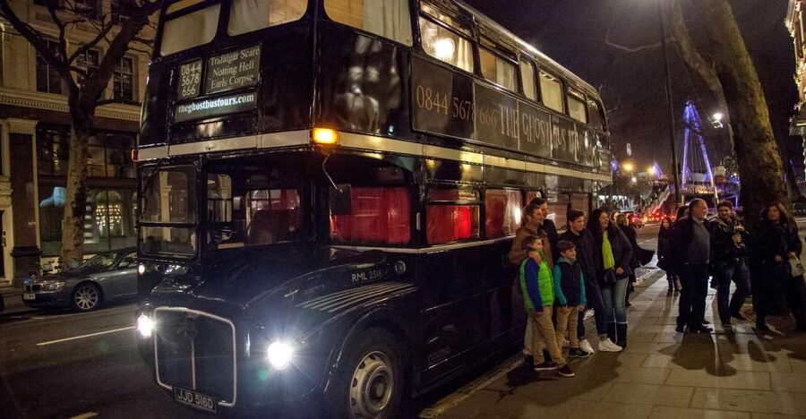 London: Comedy Horror Ghost Tour on a Bus - The conductor and onboard theatrics: comedy horror that stays moving