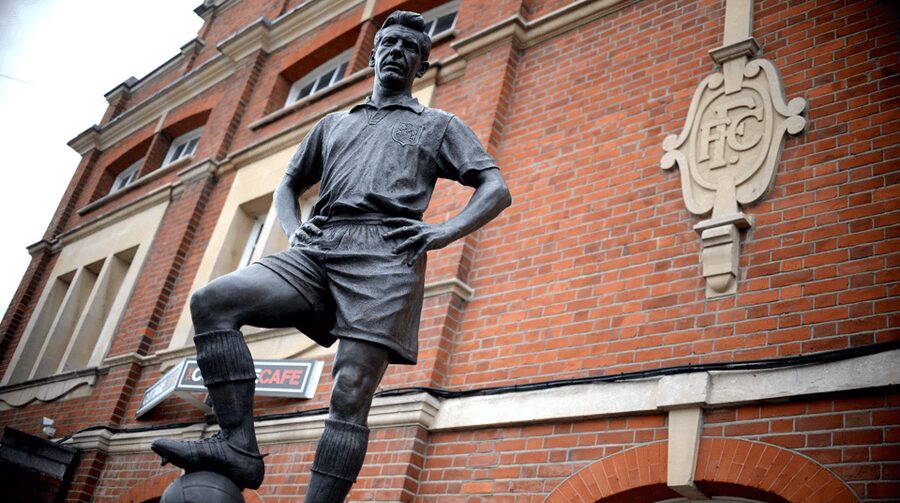 London: Craven Cottage Guided Tour at Fulham Football Club - Players tunnel and pitch-side moments that feel real