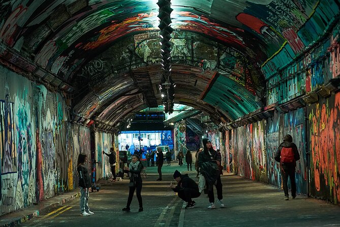 London Creative Photography Tour - Southbank to St Paul’s: Bridges, Iron Arches, and Busy Charm