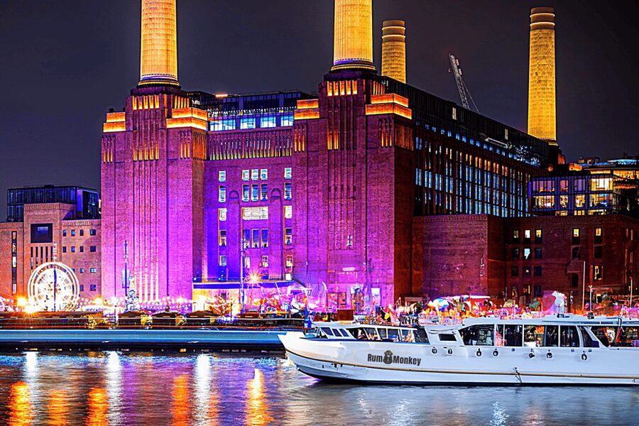 London: Dark Comedy on Iconic Battersea Barge - The show: dark comedy on a parked boat, with roast energy built in