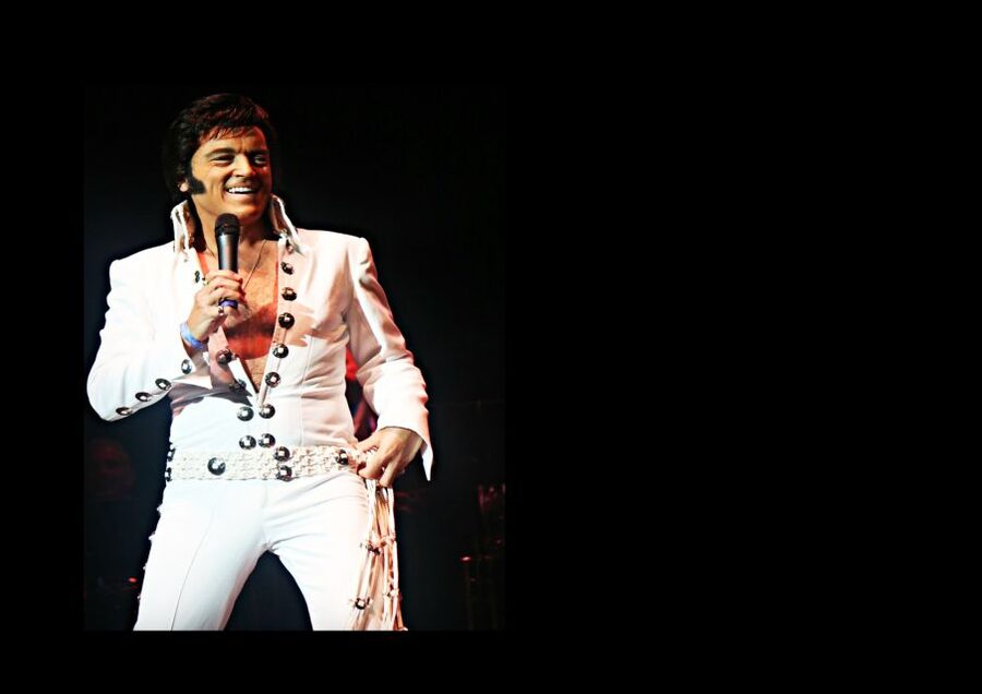 London: Dinner Cruise with Elvis Tribute on the Thames River - Dinner Cruise Meets Elvis Tribute: The Thames After Dark