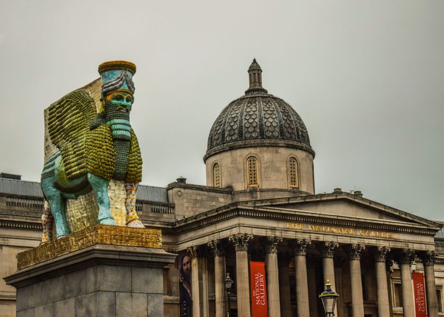London: Doctor Who Guided Walking Tour - The Rose photo moment for Nestene Consciousness
