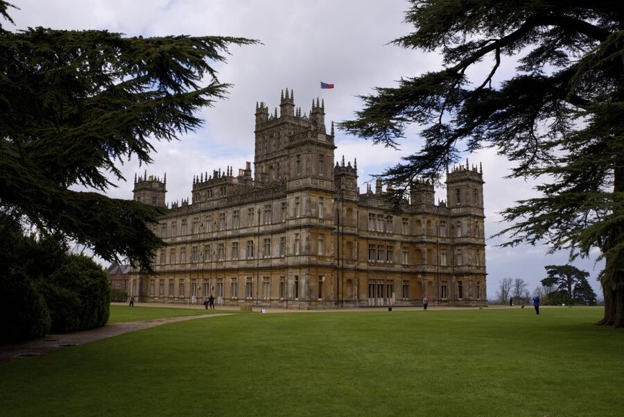London: Downton Abbey, Cotswolds, and Highclere Castle Tour - Shilton and Bampton: the real Downton villages you can walk