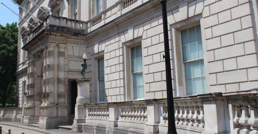 London: Downton Abbey Guided Walking Tour - Lady Rose, Jack Ross, and the date that throws caution away