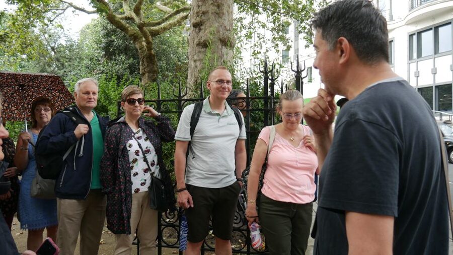 London: Downton Abbey Guided Walking Tour - Cora, Simon Bricker, and Piero della Francesca in real London