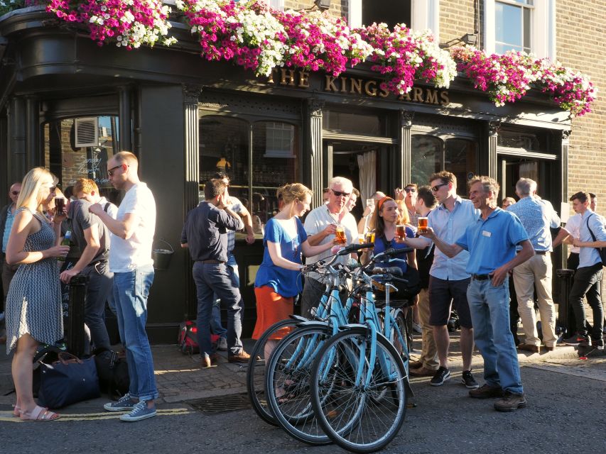 London: East London Town 3.5-Hour Bike Tour - Tower Bridge and the Tower of London: the must-see combo done from the saddle