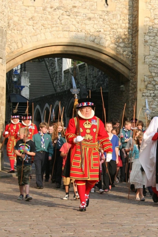 London: Easy Access Tower of London and Crown Jewels Tour - Execution site history and Anne Boleyn’s story