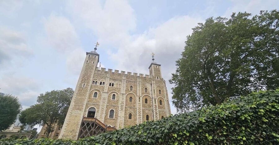 London: Easy Access Tower of London and Crown Jewels Tour - Timing, walking, and meeting point reality checks