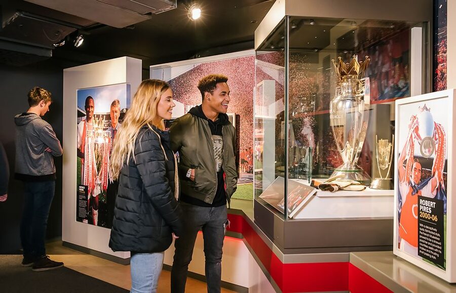 London: Emirates Stadium Entry Ticket and Audio Guide - How the Audio Guide and Headphones Shape the Experience