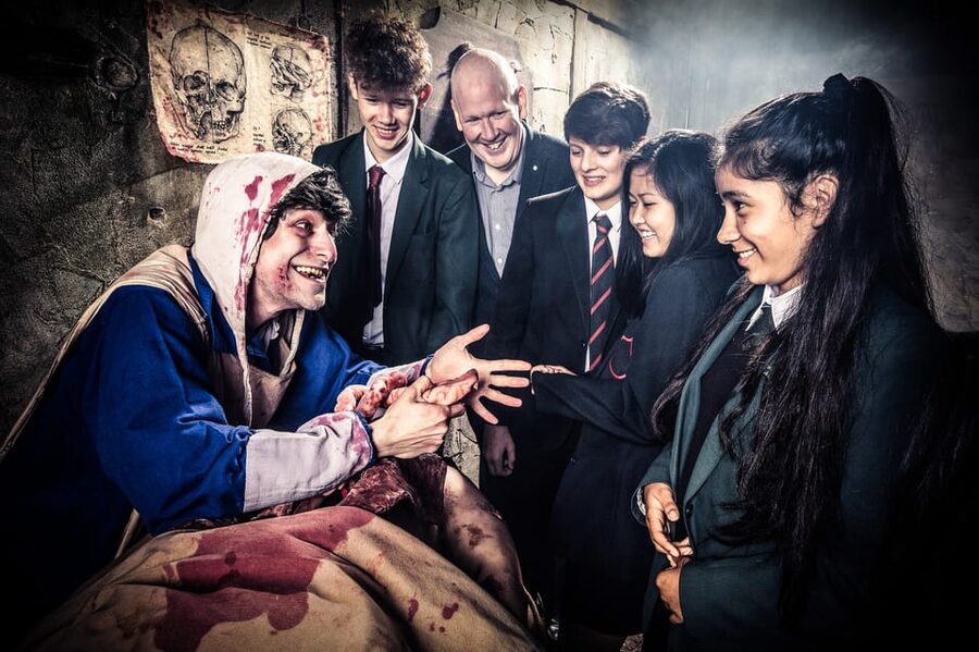 London: Entry Ticket to London Dungeon - The Dungeon Tavern: decompress with a drink and local gossip