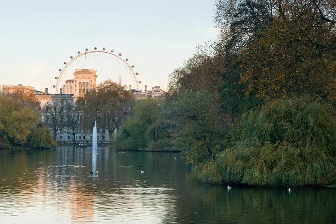 London Essential 2 hour introductory Walking Tour With a Londoner - St James’s Park and wildlife breaks: a calm pause in the royal zone