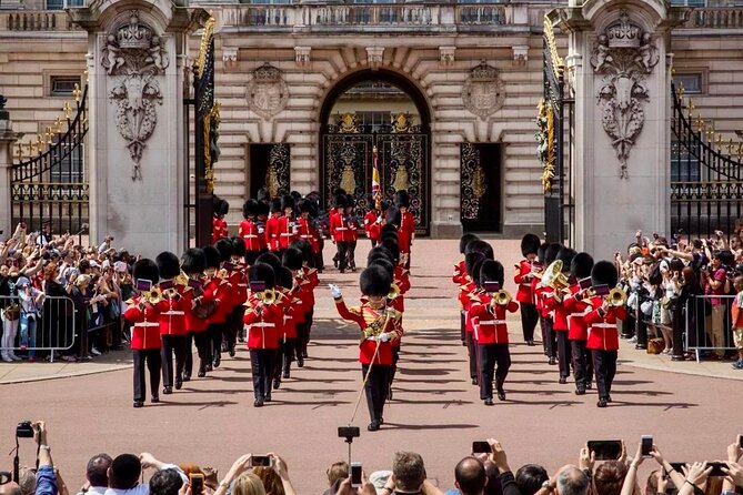 London Essential 2 hour introductory Walking Tour With a Londoner - Green Park start: why London’s parks matter on a first visit