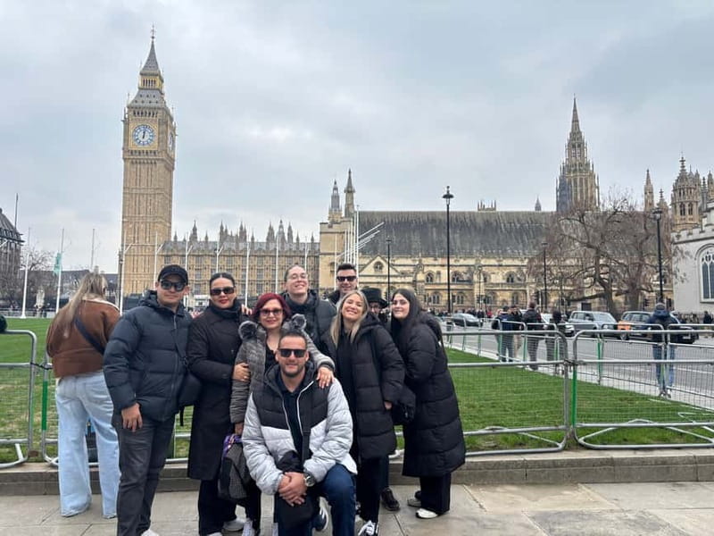 London: Essential Tour and Changing of the Guard, in Spanish - Stop-by-stop: from Nelson’s Column to Buckingham Palace