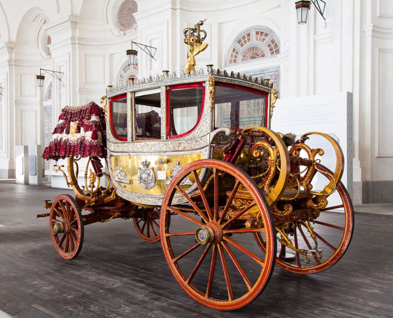 London Family-Friendly Walking Tour with Fun Activities - The 3-hour catch: the guide does not join on the Eye
