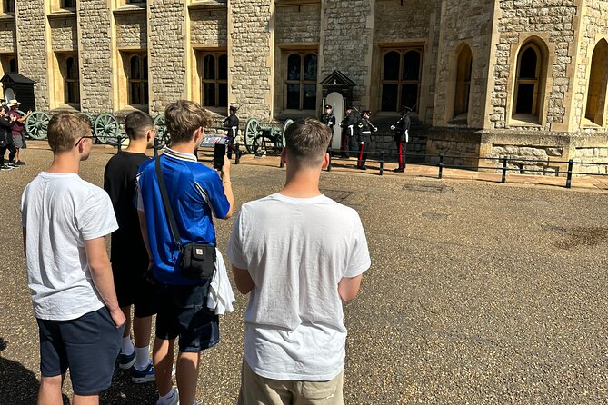 London for Kids Full Day with Westminster Abbey & Tower of London - Lunch and Energy Management, Because Kids Run the Show