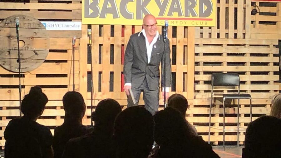 London: Friday Night at The Backyard Comedy Club - The bar, pizza, and alcohol-free options: the practical part you will appreciate