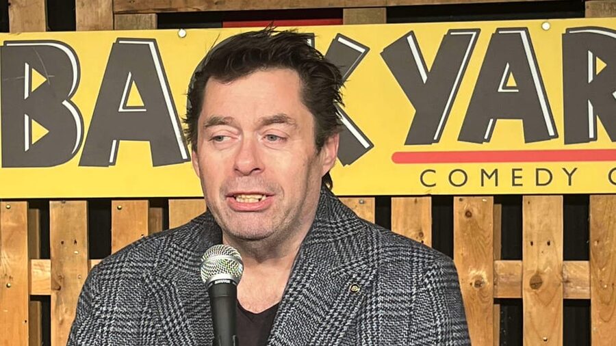 London: Friday Night at The Backyard Comedy Club - The best way to enjoy the room, without overthinking it