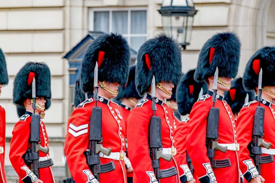 London: Full-Day London Bus Tour - Thames River boat ride: the stress reducer you will feel