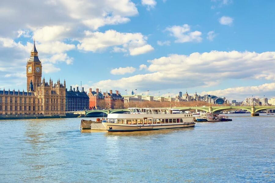 London: Full-Day Sightseeing Bus Tour with River Cruise - A 9-hour London route that mixes monuments and real navigation
