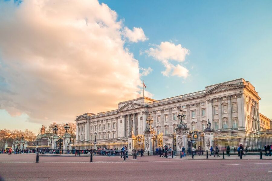 London: Full-Day Sightseeing Bus Tour with River Cruise - Tower of London plus the Yeoman Warder walk: the “medieval prison and palace” angle