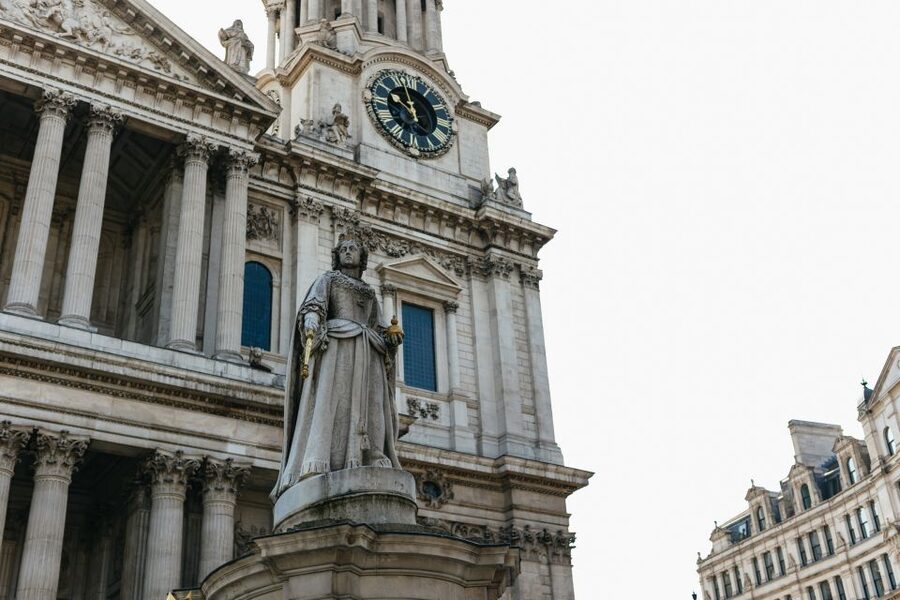 London: Full Day Tower, St. Paul's, Cruise & Eye Experience - Guide quality and the human touch that makes big stops work
