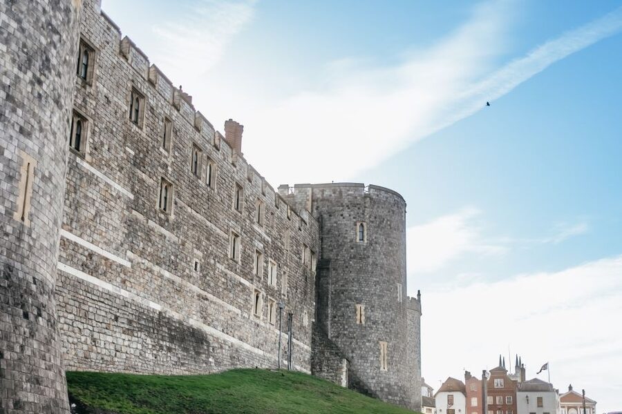 London: Full-Day Windsor, Stonehenge, and Oxford Tour - Which guides and group size style to expect