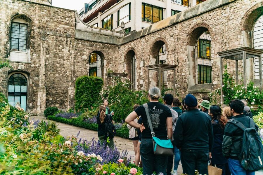London: Ghastly Ghosts 2-Hour Walking Tour - A guide who tells the ghost stories clearly, loud enough to hear in the dark