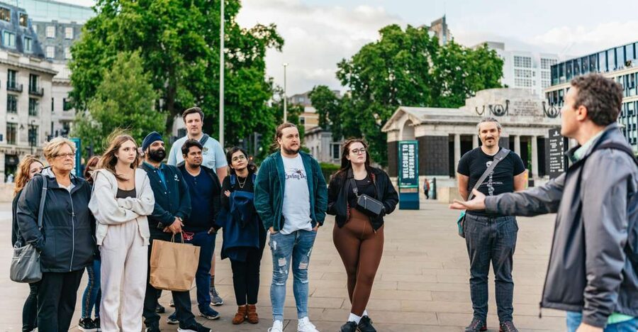 London: Ghastly Ghosts 2-Hour Walking Tour - Tower Hill and the Monument, a walk that mixes street drama with city landmarks