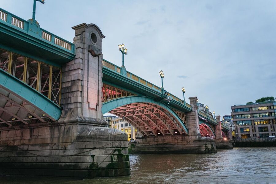 London: Ghost Walk and River Thames Boat Ride - Footwear, stairs, and night-smart safety tips