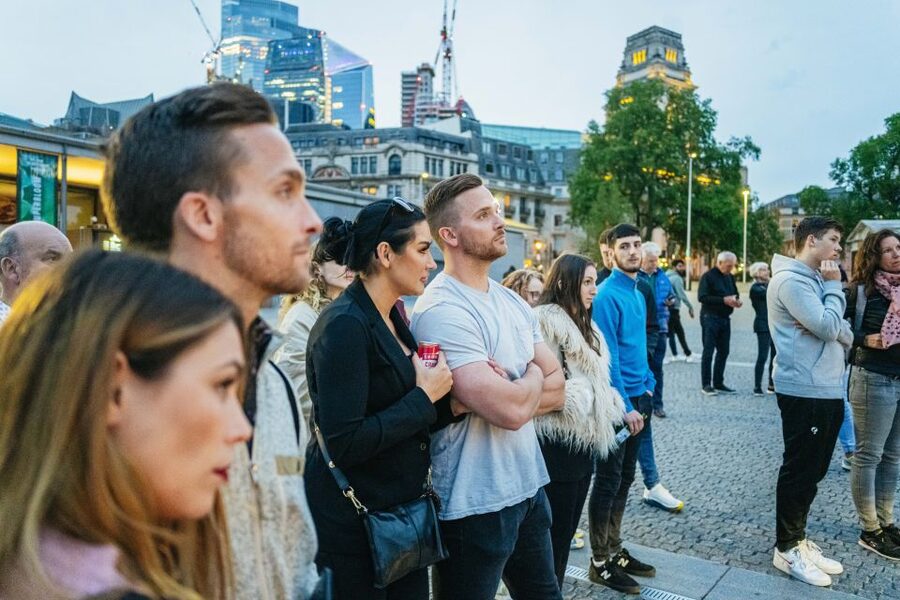 London: Ghost Walk and River Thames Boat Ride - Starting at Green Park with a blue flag and a plan