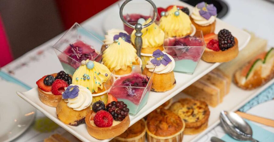 London: Gin and Afternoon Tea Bus Tour with Audio Guide - Your 90-minute ride through Central London landmarks