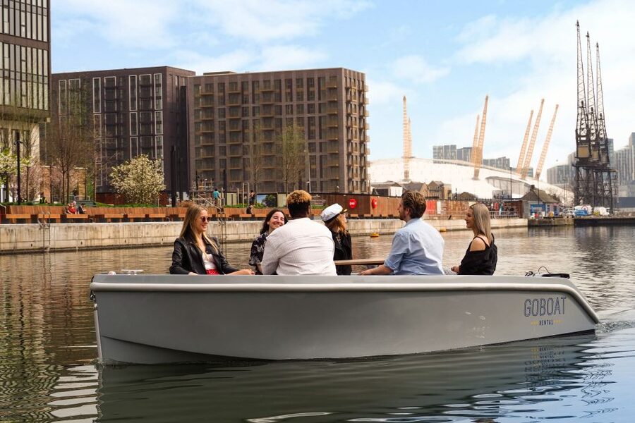 London: GoBoat Rental in Canary Wharf with London Docklands - Canary Wharf to Bellmouth Passage: the Docklands route you control