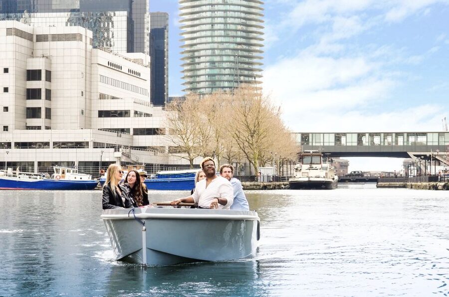 London: GoBoat Rental in Canary Wharf with London Docklands - Captain training in plain language: no license needed