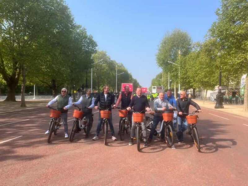 London: Guided E-bike Tour - Westminster Abbey, Parliament, and Big Ben from the right angle