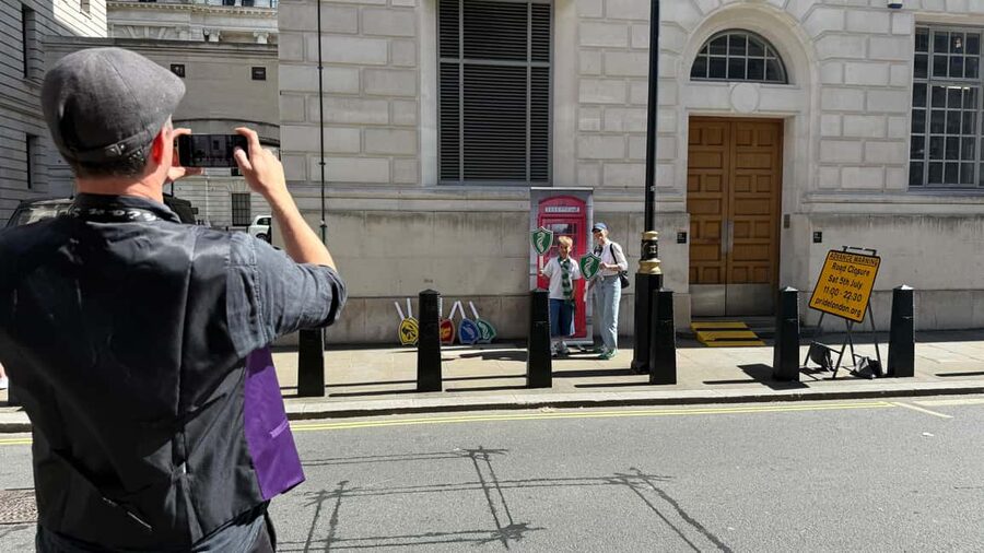 London: Guided Harry Potter Coach Tour of Locations - Knight Bus squeeze moment and Millennium Bridge views