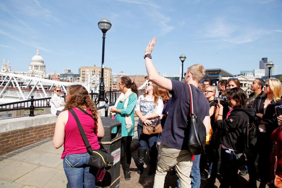 London: Guided Harry Potter Tour - Shakespeare’s Globe Theatre and Clink Prison Museum: storytelling with London’s darker edge