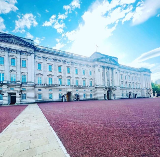 London: Guided Walking Tour with Changing Of The Guard - Buckingham Palace first, with a guide who explains what you’re actually seeing