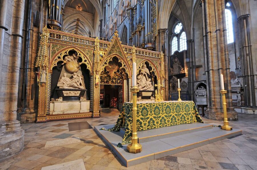 London: Guided Westminster Abbey Tour and Refreshments - Staging the royal story: coronations, weddings, and funerals